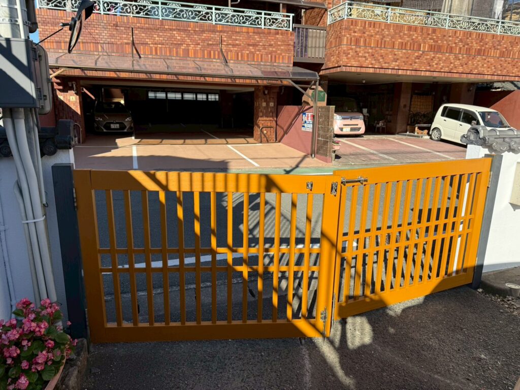 久留米市　Z様邸　木扉塗装　完工3